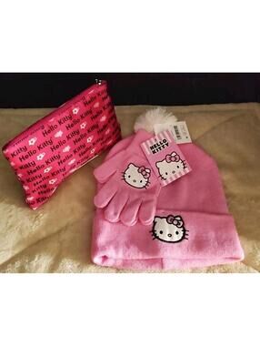 HELLO KITTY TABOGAN WITH MITTENS NWT AND COLLECTABLE MAKEUP BAG RARE SET OF 3
